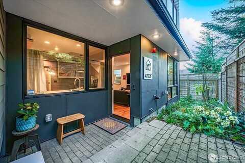 38Th, SEATTLE, WA 98118
