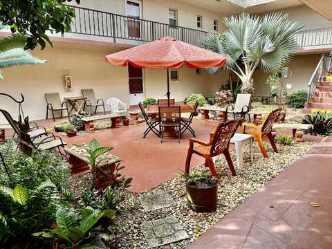 Davis Rd, Palm Springs, FL 33461