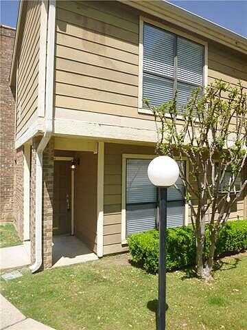 Park Willow Ln, Arlington, TX 76011