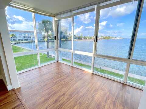 Wilma Cir, Riviera Beach, FL 33404