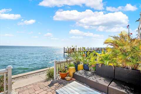 Coquina Key, SAINT PETERSBURG, FL 33705