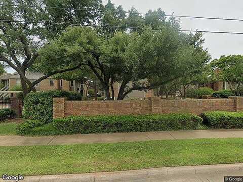 Riverchase Ln, Arlington, TX 76011