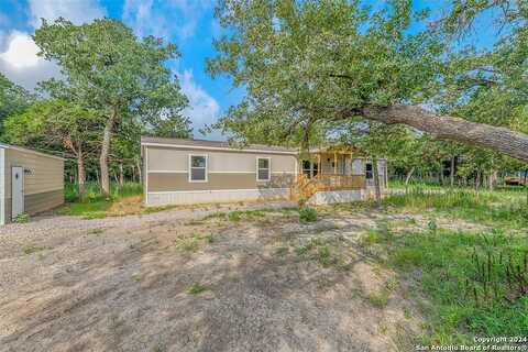 Swallows Ln, Seguin, TX 78155