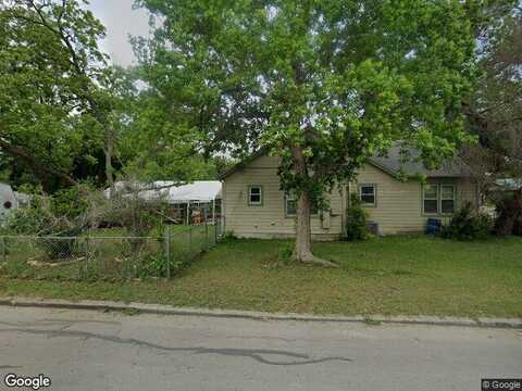 N Bauer St, Seguin, TX 78155