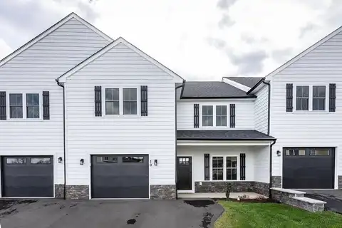 Ashwood Ln, Staunton, VA 24401