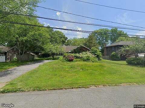 W Shore Rd, OAKDALE, NY 11769