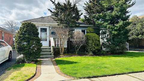 24Th Rd Road, Whitestone, NY 11357