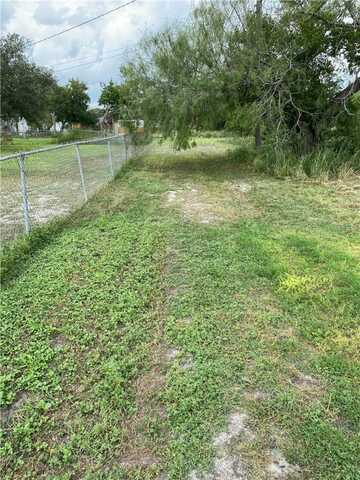 806 W 3rd Street W, Bishop, TX 78343