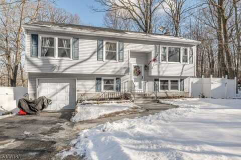 336 Mountainside Dr, Vernon, NJ 07462