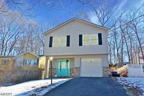 55 Leo Ave, Hopatcong, NJ 07874