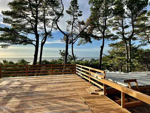 1442 NW Fircrest Court, Waldport, OR 97394