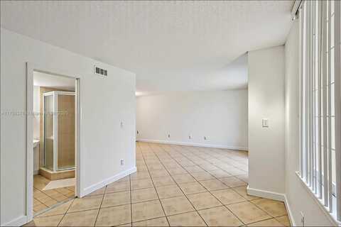 900 Colony Point Cir, Pembroke Pines, FL 33026