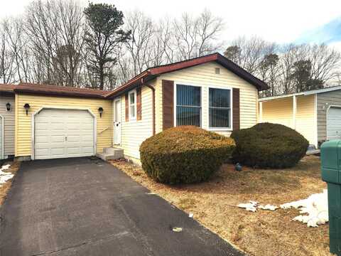 145 Village Circle W, Manorville, NY 11949