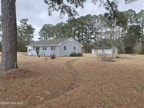 302 Giles Marshburn Road, Burgaw, NC 28425