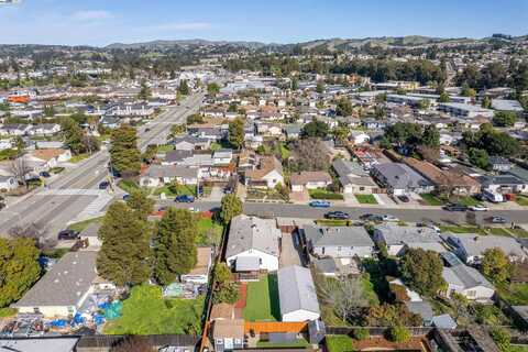 22113 Queen St, Castro Valley, CA 94546