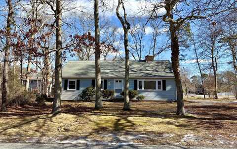 231 Bishops Terrace, Hyannis, MA 02601