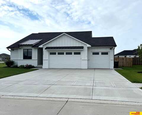 2745 Samuel Drive, Fremont, NE 68025
