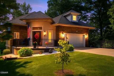 411 Maggie Mack Ln, Sevierville, TN 37862