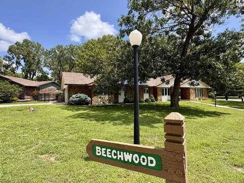 2 Beechwood Ln, Hutchinson, KS 67502