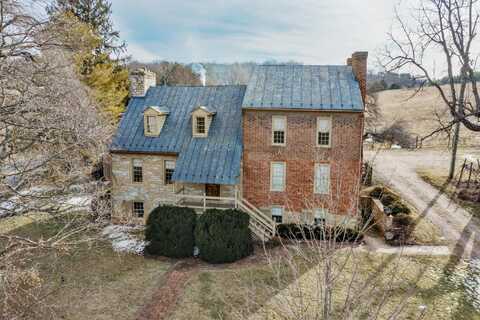 2645 Sterrett Rd, Raphine, VA 24472