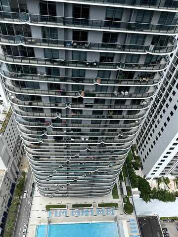 45 SW 9th St, Miami, FL 33130