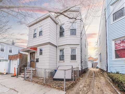 22-40 125 St, College Point, NY 11356