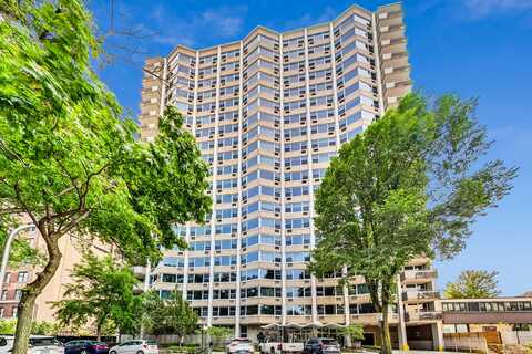 555 W CORNELIA Avenue, Chicago, IL 60657