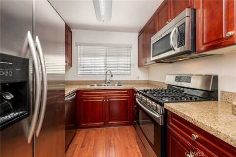 5520 Owensmouth Avenue, Woodland Hills, CA 91367
