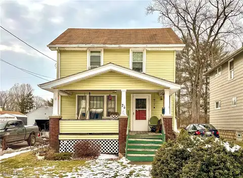 26 S Carnegie Avenue, Niles, OH 44446