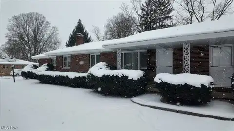 1474 Murray Avenue, Cuyahoga Falls, OH 44221