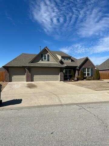 2912 S Gardenia Avenue, Broken Arrow, OK 74012