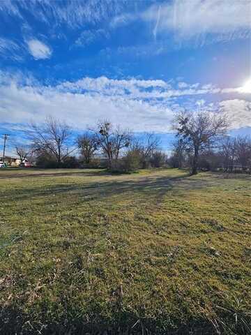 607 W Live Oak Street, Jacksboro, TX 76458