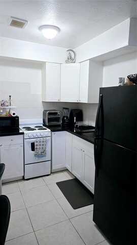 2213 Lincoln St, Hollywood, FL 33020