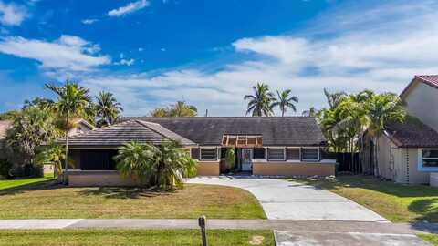 5720 W Waterford Dr, Davie, FL 33331
