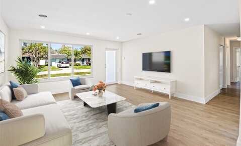 1104 SE 7th Street, Deerfield Beach, FL 33441