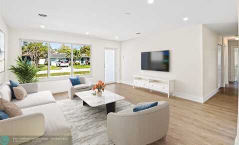 1104 SE 7th Street, Deerfield Beach, FL 33441