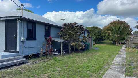 9570 Orange Avenue, Fort Pierce, FL 34945