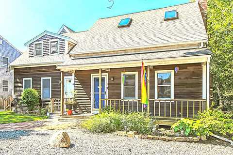 14 Nelson Avenue, Provincetown, MA 02657