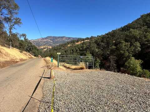 38284 Barberry Ln, Yokuts Valley, CA 93675