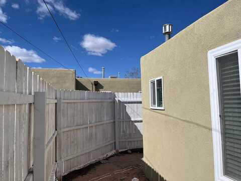 214 Princeton Drive SE, Albuquerque, NM 87106