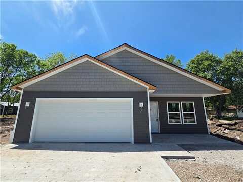 618 N Bates Street, Adrian, MO 64720