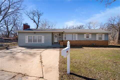 2104 W 7th Street, Coffeyville, KS 67337