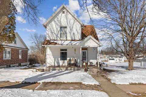 320 E 9th St, Tipton, IA 52772