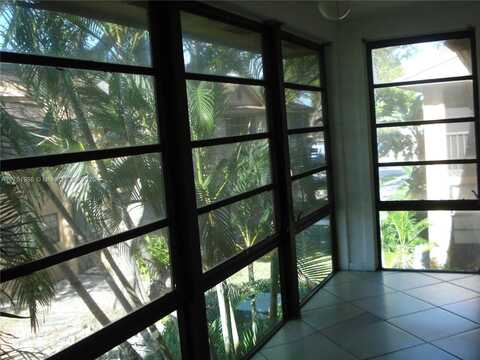 18965 NW 62nd Ave, Hialeah, FL 33015
