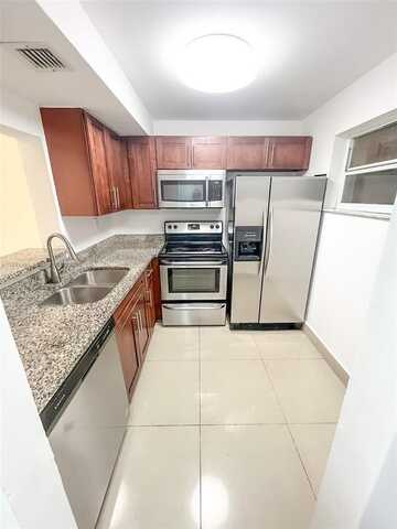 3610 NW 21st St, Lauderdale Lakes, FL 33311