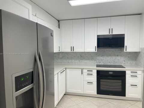 600 Parkview Dr, Hallandale Beach, FL 33009