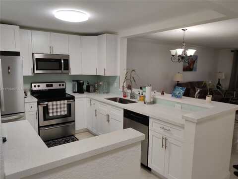 500 NE 12th Ave, Hallandale Beach, FL 33009