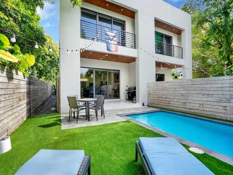 3070 Elizabeth St, Coconut Grove, FL 33133