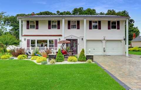 18 Win Place, Lake Grove, NY 11755