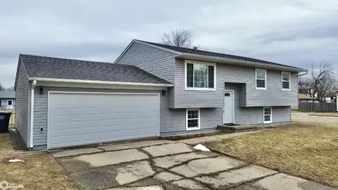 6507 Hillandale Road, Davenport, IA 52806